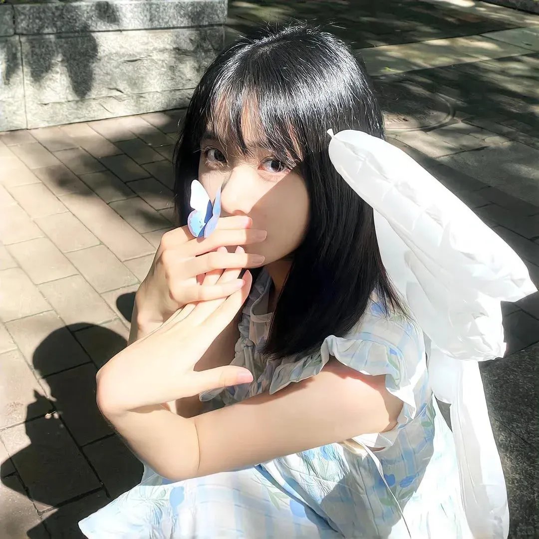 庇护棕榈树下